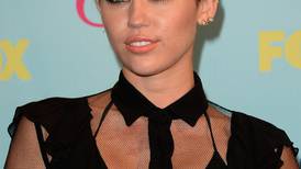   Revista    <em>Vogue</em>   canceló tapa dedicada    <b>a Miley Cyrus </b> 