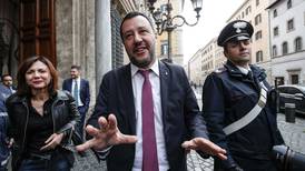 Negociaciones en Italia para intentar evitar caída del gobierno
 populista