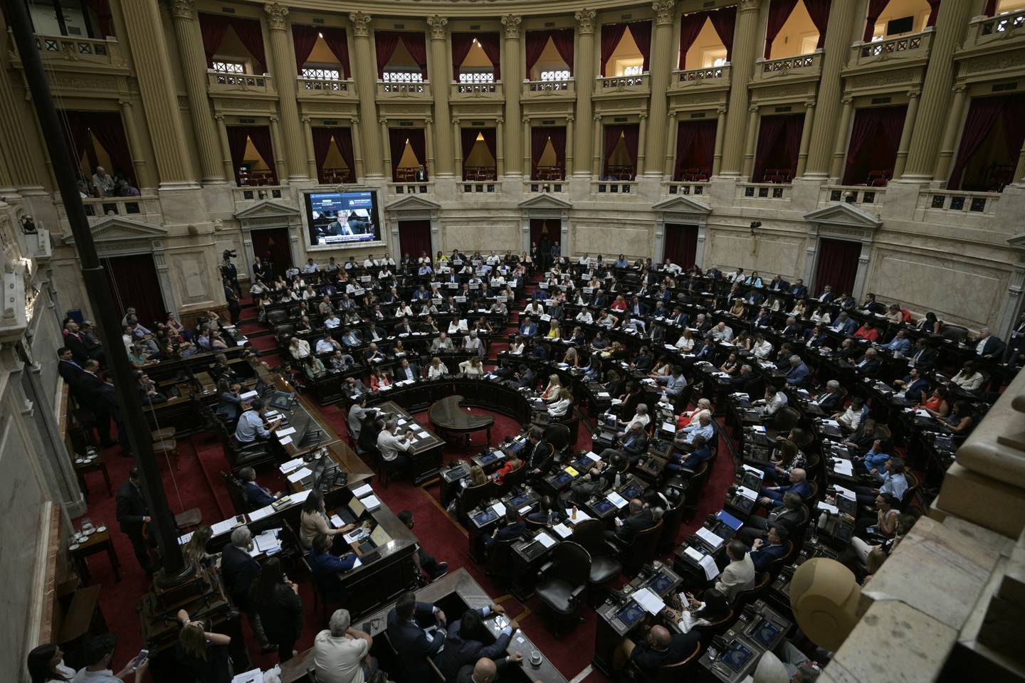 La Ley Ómnibus fue aprobada 'en general' por la Cámara Baja argentina con un margen de 144 votos a favor y 109 en contra.