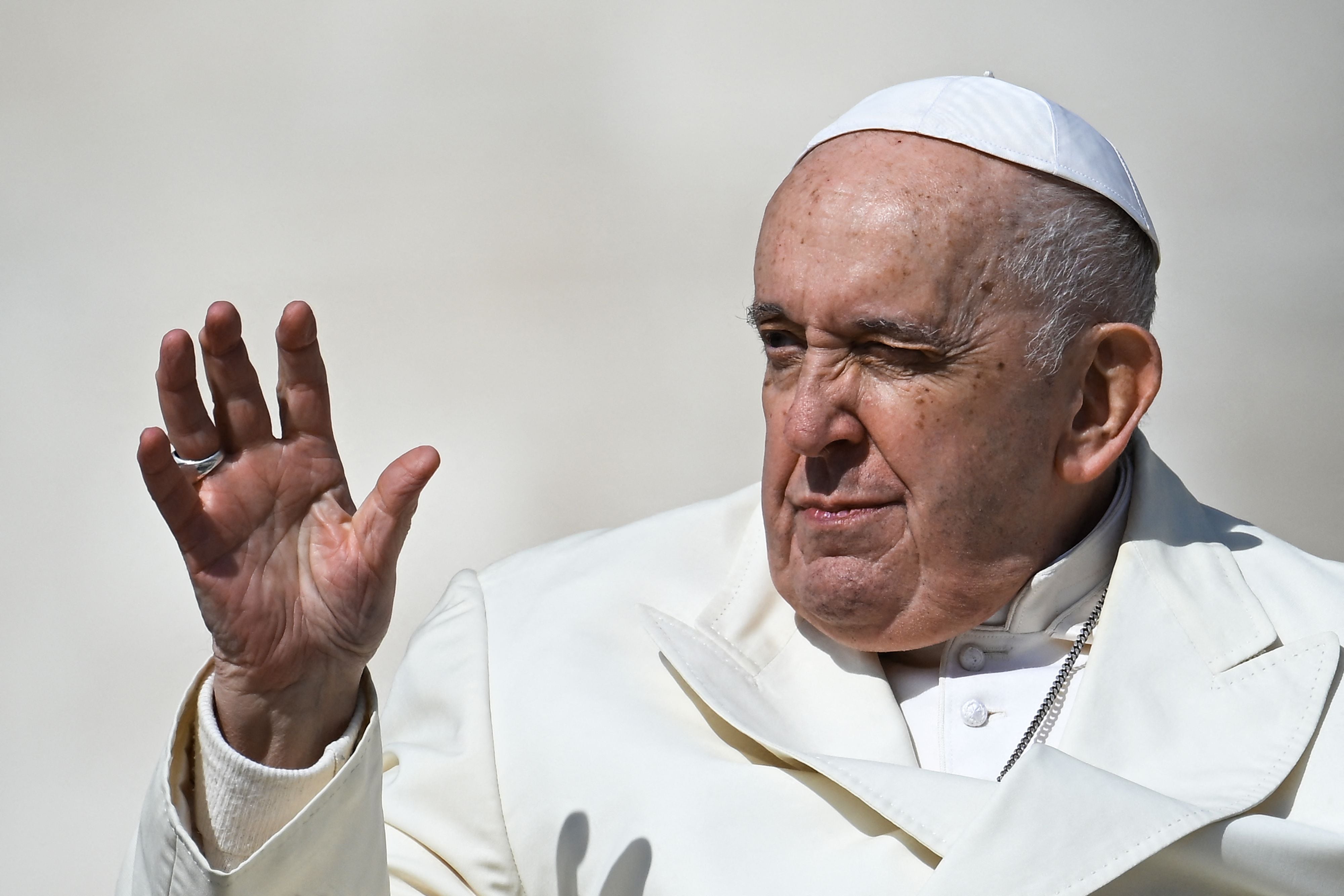 Papa Francisco retoma su agenda tras descansar un día debido a una fiebre