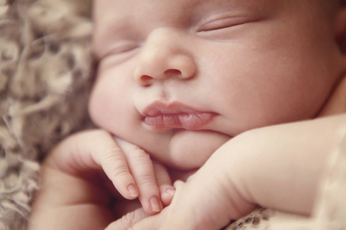 Почему новорожденный хрюкает. Носы новорожденных детей фото. Новорождённый хрюкает носиком.