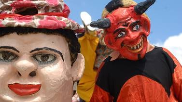  En Barva  se festeja a las mascaradas