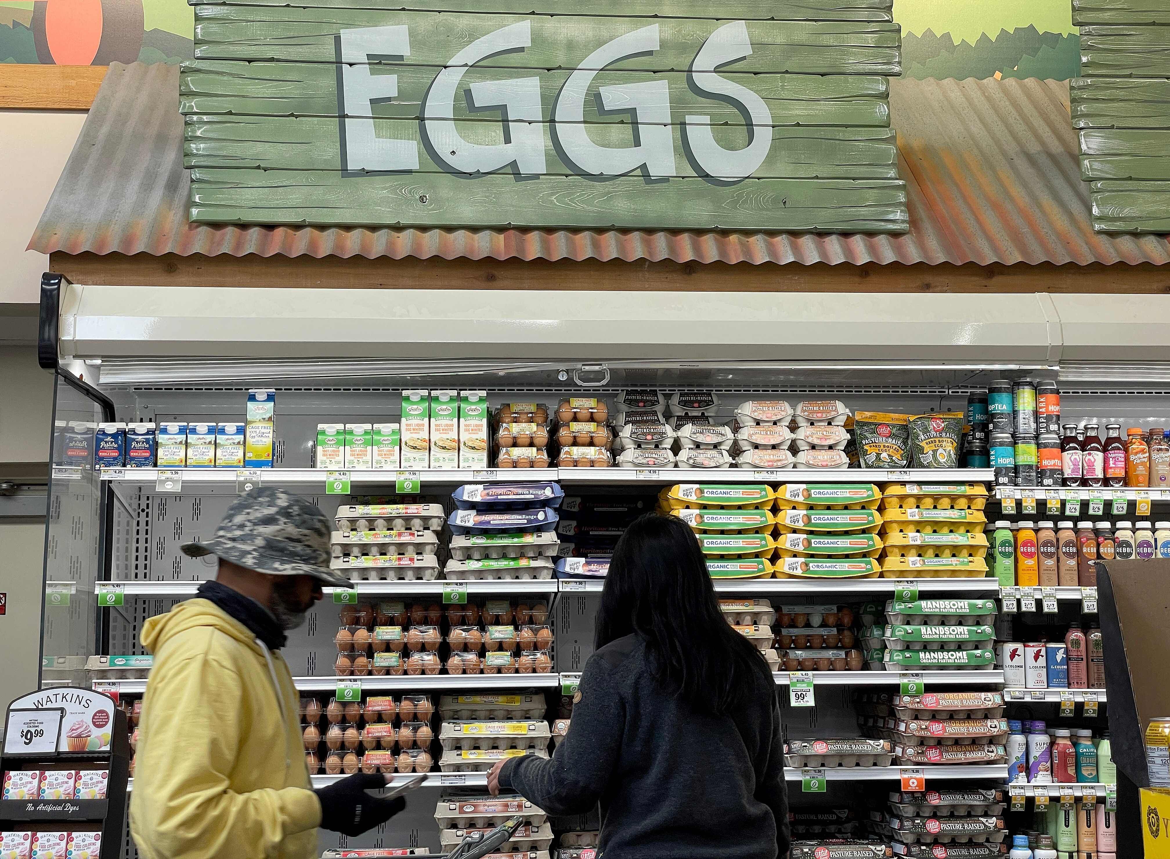 Los precios al consumo aumentaron 2,6% interanual en noviembre, el nivel más bajo desde hace casi tres años. En la imagen, una tienda ubicada en San Rafael, en California.