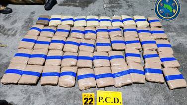 Fragata estadounidense detuvo a tres ocupantes de lancha con 1.369 kilos de droga en el Pacífico sur de Costa Rica