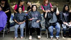 Pelucas para pacientes con cáncer requieren cabello y dinero 
