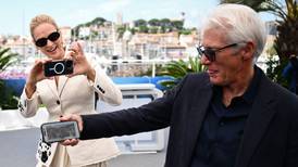 Cannes 2024: Richard Gere y Uma Thurman se divirtieron en la alfombra roja
