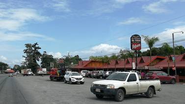Seis asaltantes en moto sustraen al menos 13 millones de restaurante en Río Frío