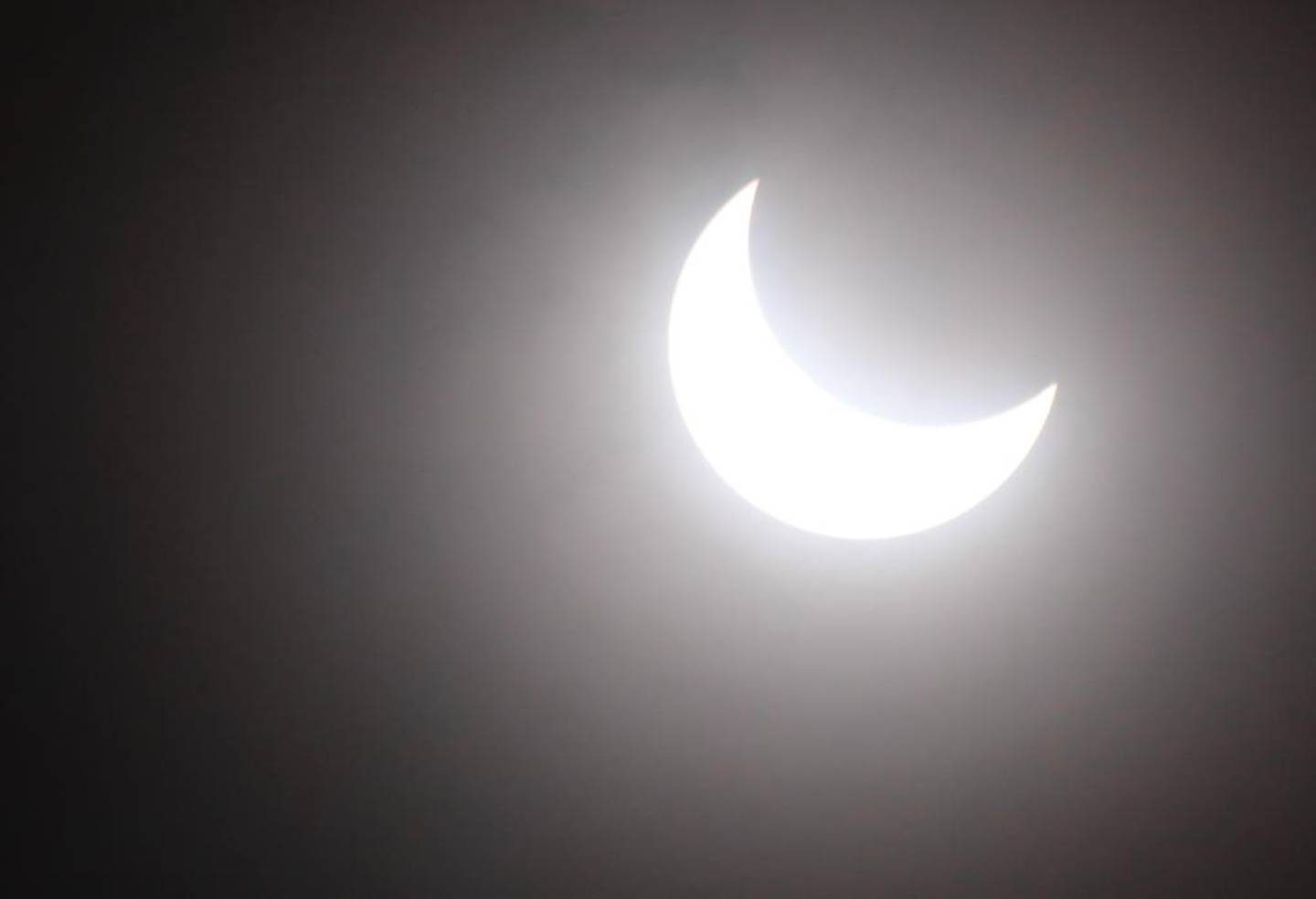 Hacia las 11:35 a.m., así iba la evolución del eclipse solar sobre suelo costarricense. Fotografía: Rafael Pacheco Granados.