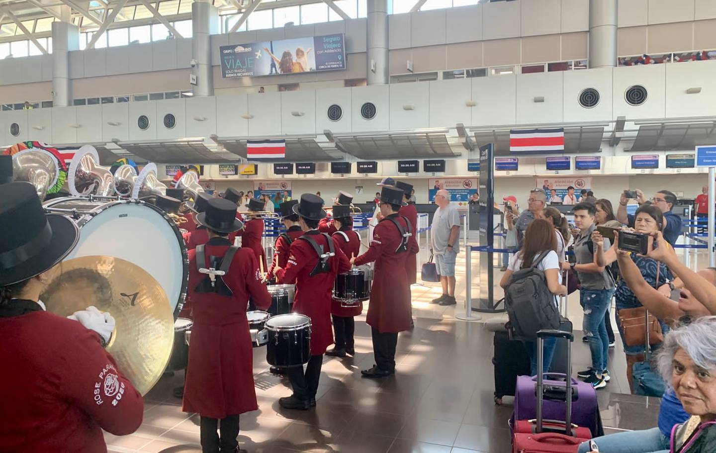 La Banda de Zarcero se llevó los aplausos de nacionales y turistas en el 'lobby' del aeropuerto Juan Santamaría. Foto: Cortesía de Aeris