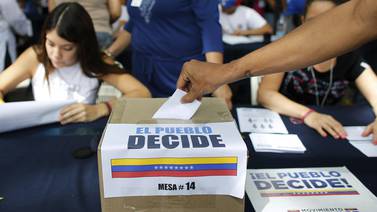 Opositores en Venezuela votan masivamente en  referendo sobre Constituyente