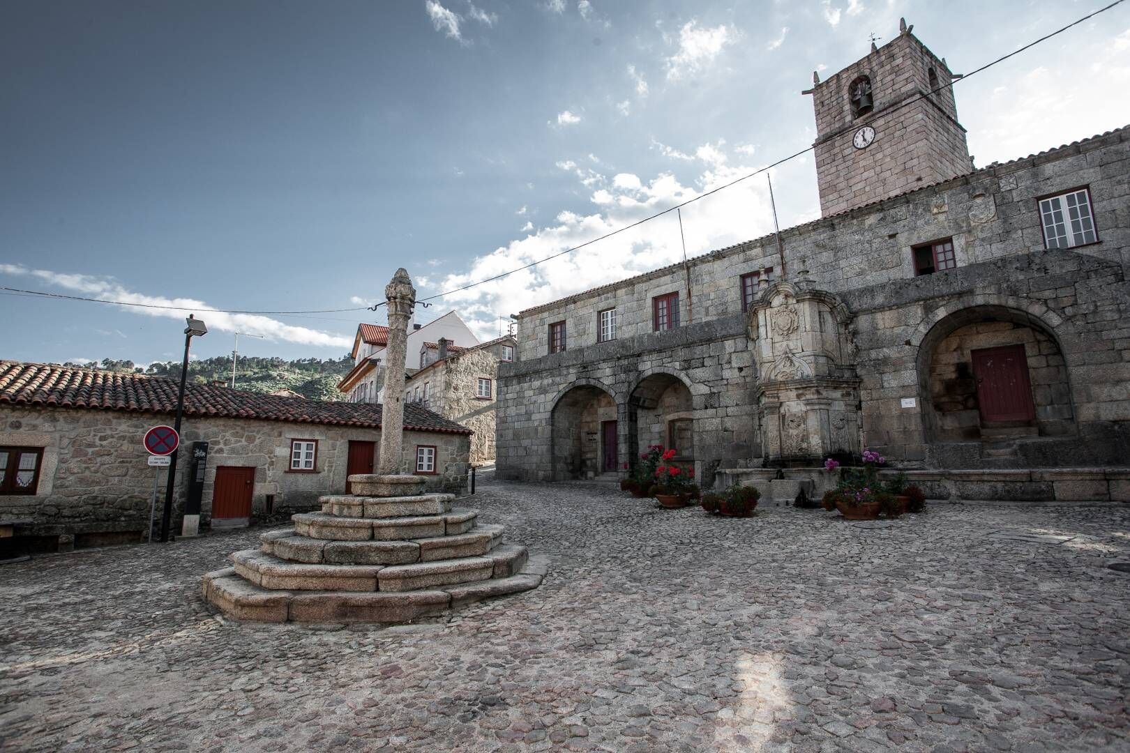 La primera mención histórica registrada de Castelo Novo se remonta a alrededor del año 1202 d.C., lo que demuestra la rica historia de esta localidad.



