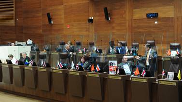 Diputados abandonan cambios electorales urgidos por el TSE y se decantan por reformas ‘regresivas’