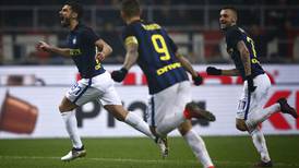 Milan deja ir el segundo lugar al empatar al cierre con Inter