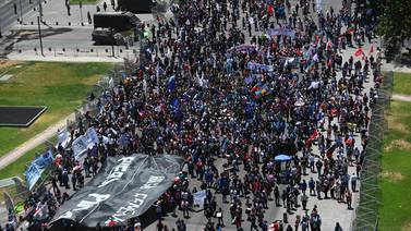 Chile suma 40 días de convulsión sin lograr la paz social