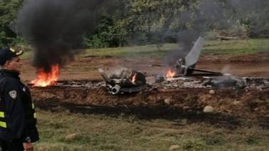 Policía encuentra dos estañones con combustible cerca de avioneta quemada en Sarapiquí