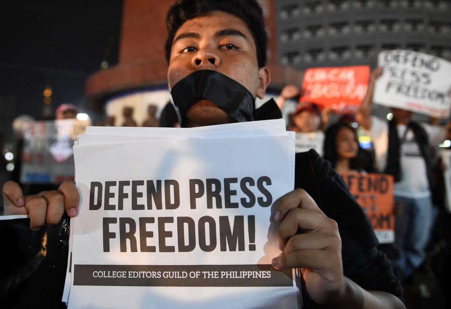 En 2023, Reporteros Sin Fronteras (RSF) alertó sobre el crecimiento de la persecución que sufren periodistas y medios de comunicación en todo el mundo.