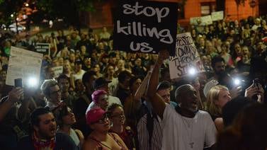 Investigan denuncias de abuso de policía de St. Louis en manifestaciones