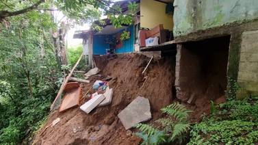 Lluvia deja tres casas inhabitables, daños en un colegio y afectación en caminos en San Carlos