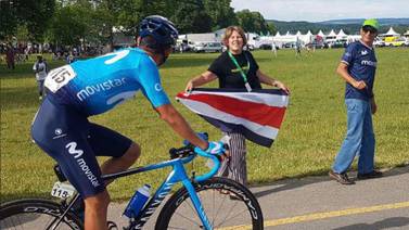 La felicidad de Andrey Amador al ver a sus papás en el Tour de Suiza