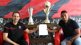 Alajuelense le da una alegría más a su gente: Alex López renovó su contrato por tres años