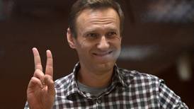 Condenan en Rusia a más de 150 personas que manifestaron en memoria de opositor Alexéi Navalni