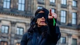 ‘El violador eres tú’: Miles de mujeres vuelven a realizar en Chile famoso performance 