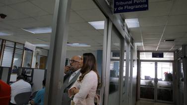 Odontólogo se retracta en campo pagado en ‘La Nación’ por insultos contra diputada Ivonne Acuña