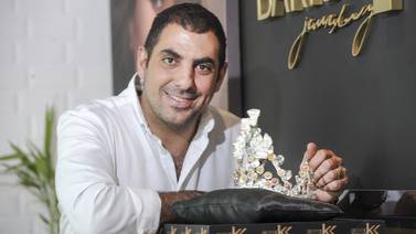 George Bakkar, diseñador de la corona de Miss Costa Rica: ‘Una pieza sin textura es una pieza aburrida’