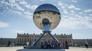 Anish Kapoor trastoca la ordenada geometría de Versalles