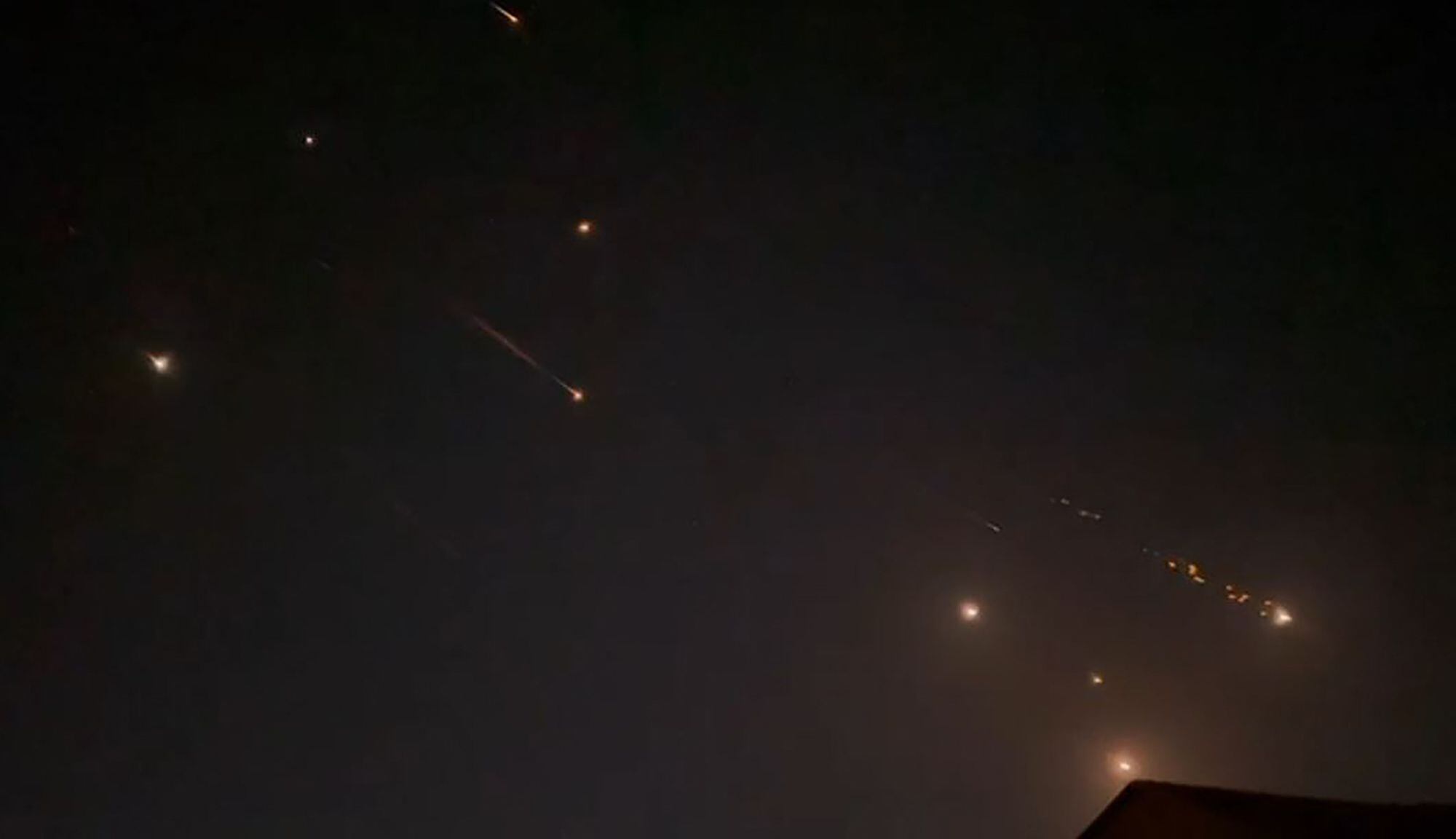 Video tomado de AFPTV donde se ven las explosiones en el cielo de Jerusalén durante el ataque iraní.