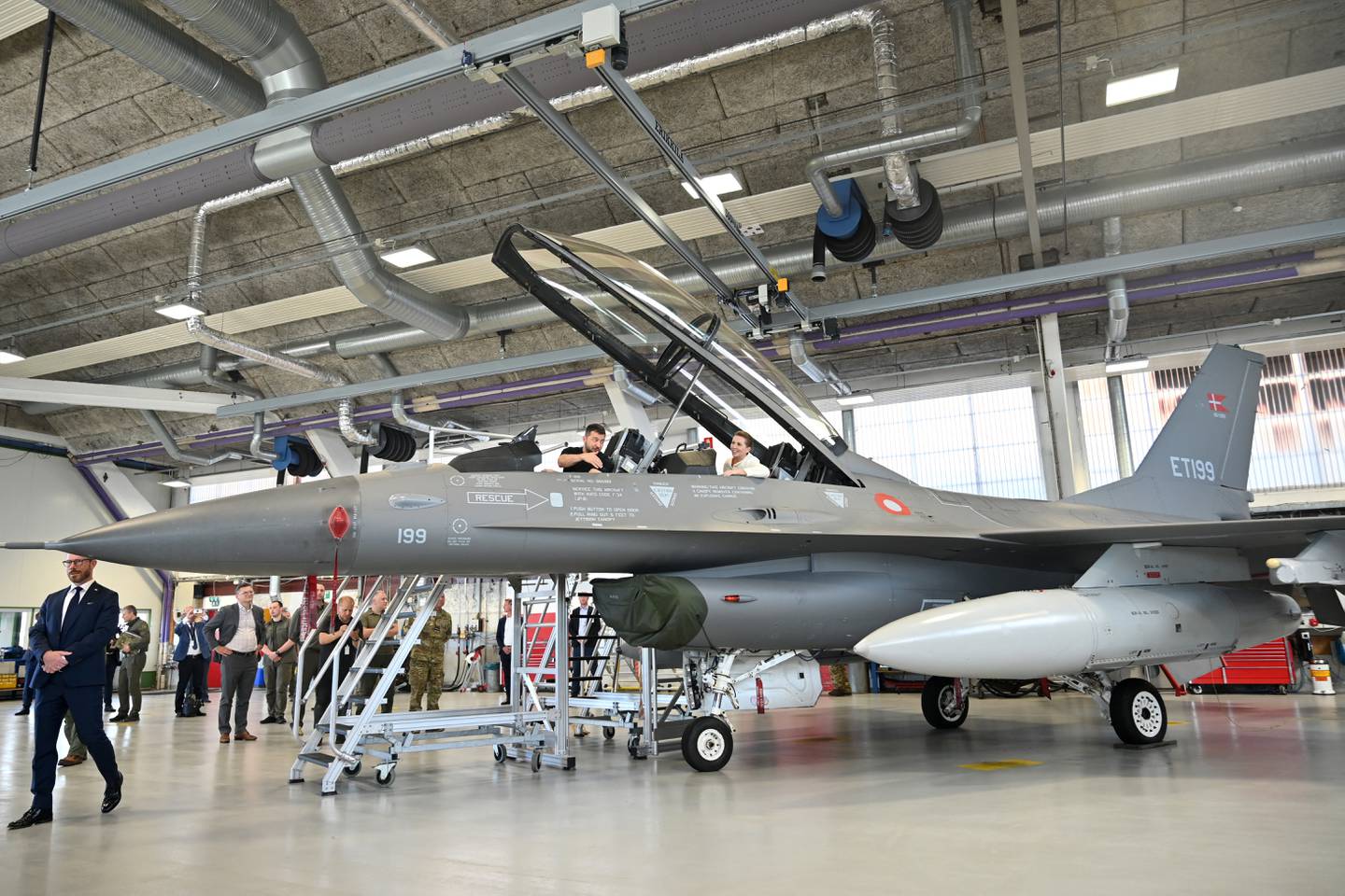 Washington informó a Dinamarca y los Países Bajos que se les permitirá entregar sus aviones de combate F-16 a Ucrania cuando los pilotos del país estén capacitados para operarlos, dijo el Departamento de Estado de Estados Unidos.