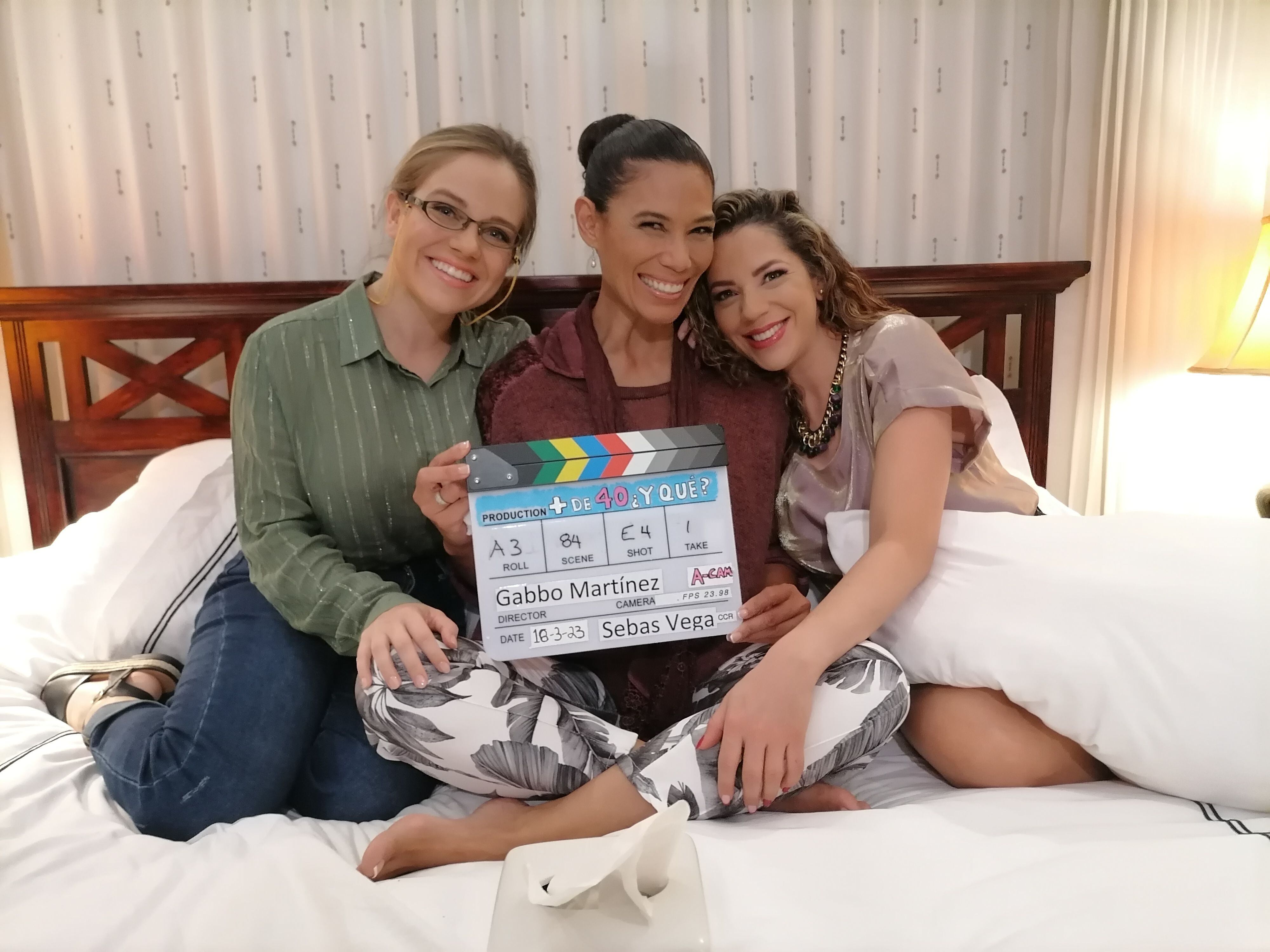 Sofía Chaverri, Michelle Jones y Lussania Víquez en una de las últimas escenas del rodaje 'Más de 40, ¿y qué?'. Foto: Cortesía Gabbo Martínez