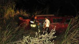Vuelco deja a conductor de 28 años fallecido en Guanacaste