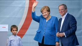 Merkel intenta ganar votos a favor de Laschet, la víspera de unos comicios impredecibles en Alemania