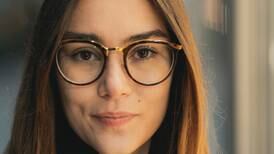 Aprenda a elegir los anteojos adecuados según sus rasgos