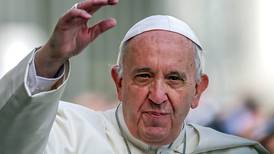 Papa tiende la mano a los divorciados, acepta las uniones de hecho y rechaza el matrimonio homosexual