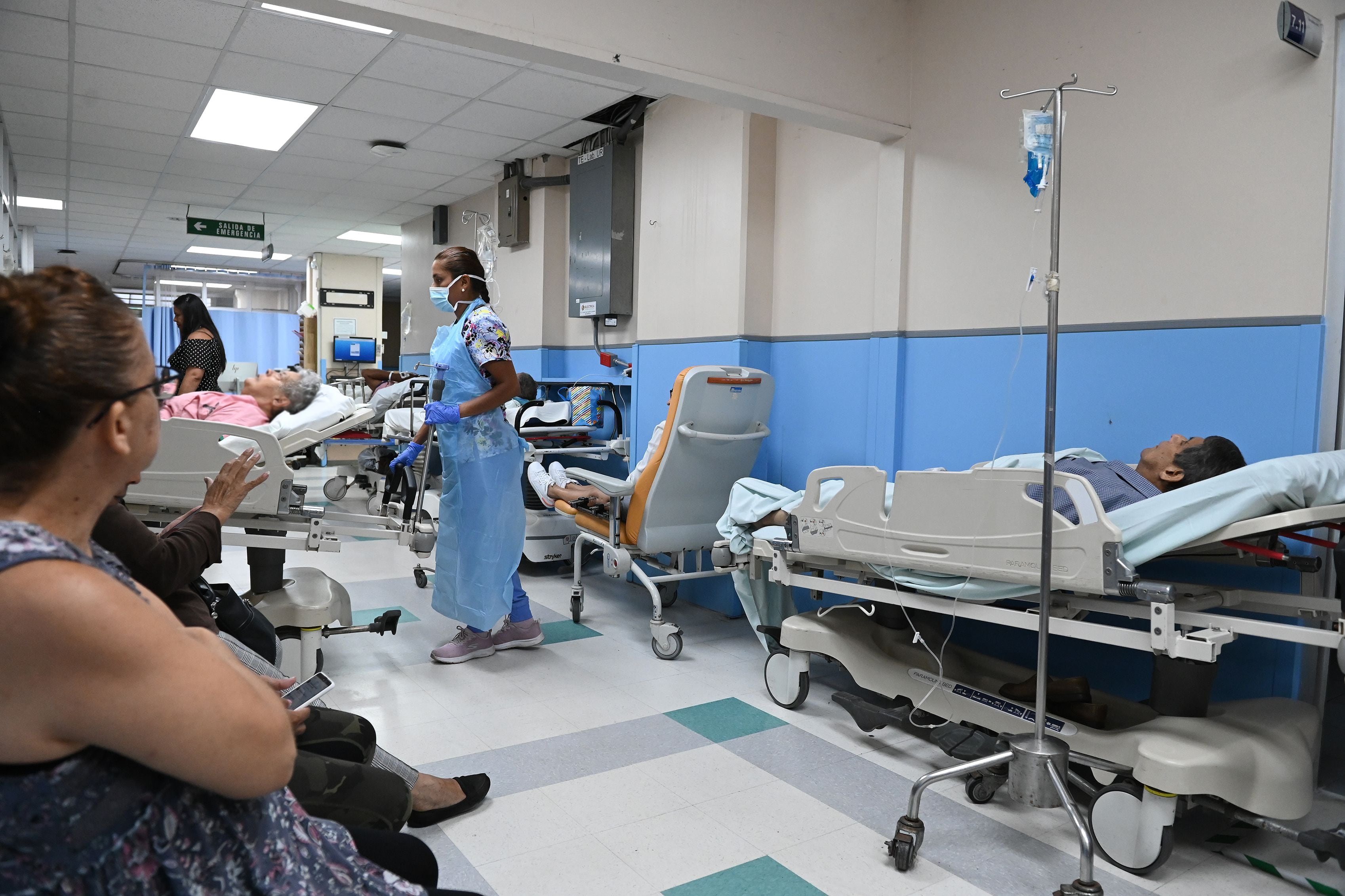 En la imagen, servicio de Emergencias del Hospital México, el 2 de abril, en el segundo día en el que los médicos especialistas dejaron de trabajar horas extra para exigir a la CCSS mejores condiciones laborales y salariales. 