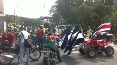 Cierran paso en avenida 7 por protesta de motociclistas