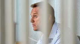Opositor ruso encarcelado Alexéi Navalni pone fin a  huelga de hambre luego de 24 días