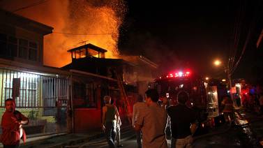 Incendio provocado mata a pareja dentro de vivienda en Guadalupe