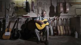 Guitarras Aristides Guzmán: el trayecto de un lutier septuagenario