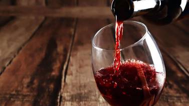 ¿Por qué algunos vinos tintos saben más ‘secos’? Estudio tiene una posible respuesta