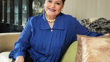 Sandra Solano, señora del bolero y trabajadora incansable, celebra 42 años de carrera