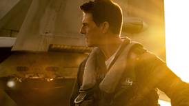 En ‘Top Gun: Maverick’, Tom Cruise vuelve a los aires para hacer lo que mejor sabe