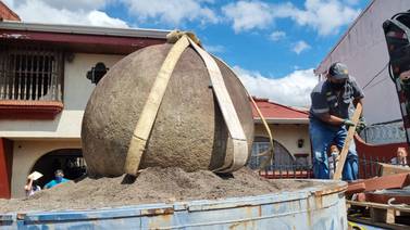 Museo Nacional rescata esfera precolombina de 1.000 años de patio de casa en Alajuela