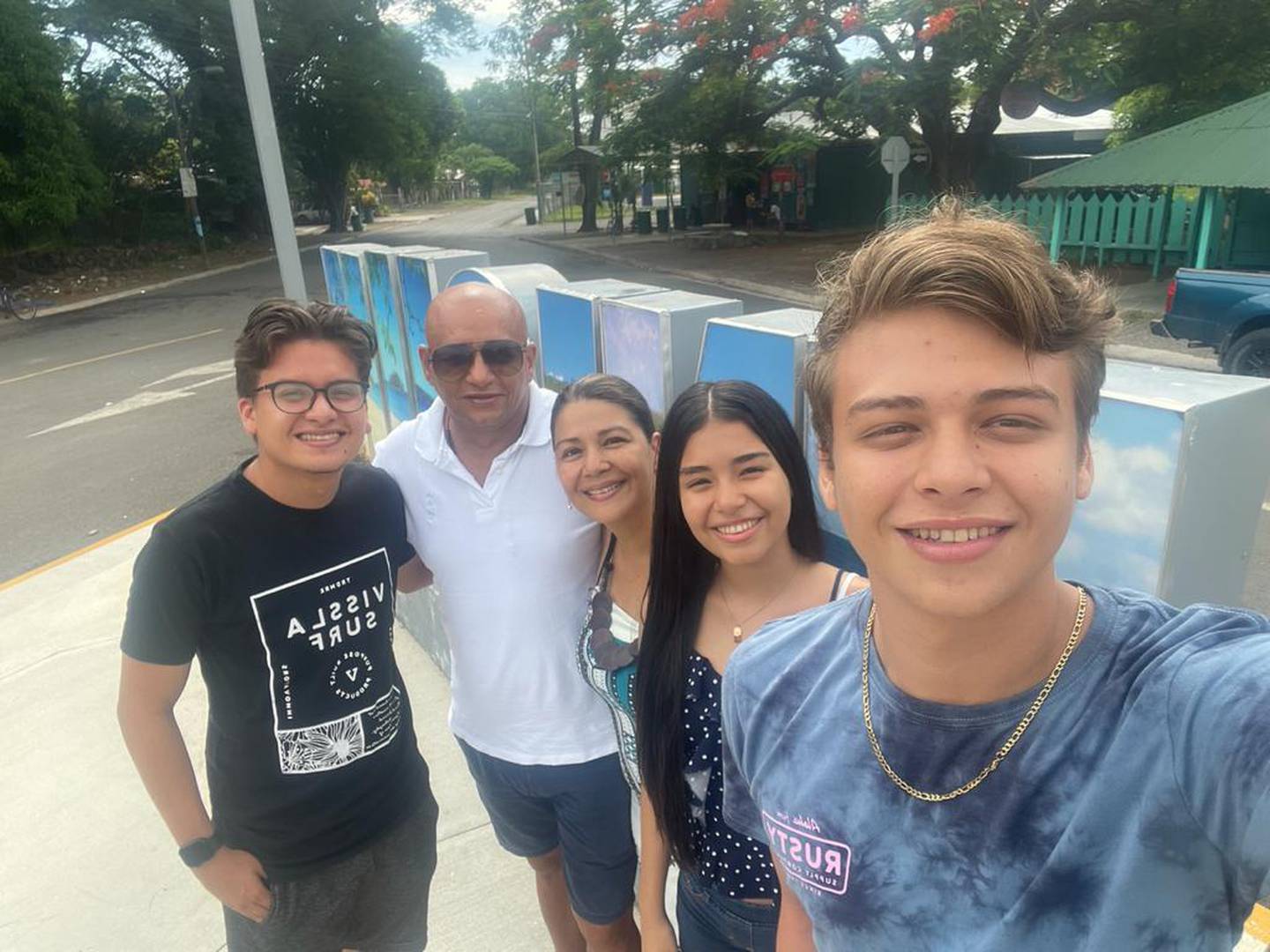 El técnico Erick Rodríguez y su familia