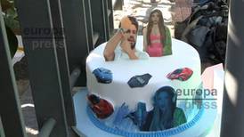 Shakira recibe en su casa un queque por su 46 cumpleaños con Piqué como protagonista