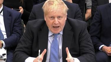 Boris Johnson defiende su futuro político respondiendo al parlamento sobre el ‘partygate’