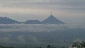 Científicos descartan que humaredas del volcán Arenal impliquen reactivación 