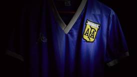 ‘Mano de Dios’: Subastan camiseta de Maradona contra Inglaterra en 1986